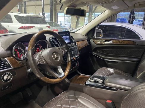 Used 2017 Mercedes-Benz GLS 550 4MATIC image 2