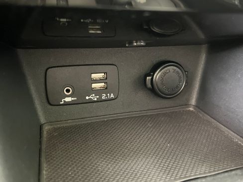 Used 2019 Subaru Forester Premium AWD/4WD image 34