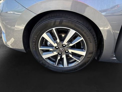 Used 2025 Nissan Versa SV FWD image 11