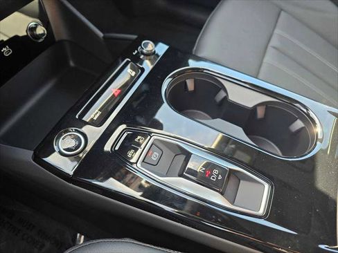 New 2025 Audi Q6 e-tron Premium image 32