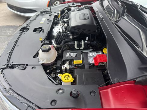 Used 2025 Jeep Compass Trailhawk AWD/4WD image 9