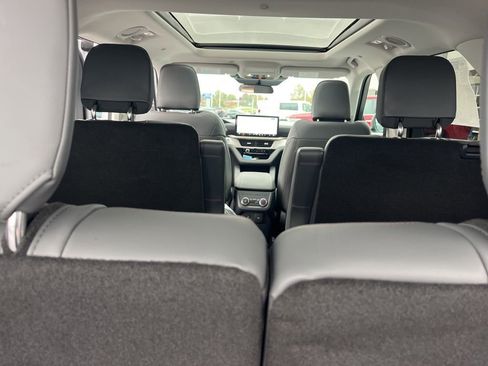 New 2026 Ford Explorer Active w/ Active Comfort Package image 12