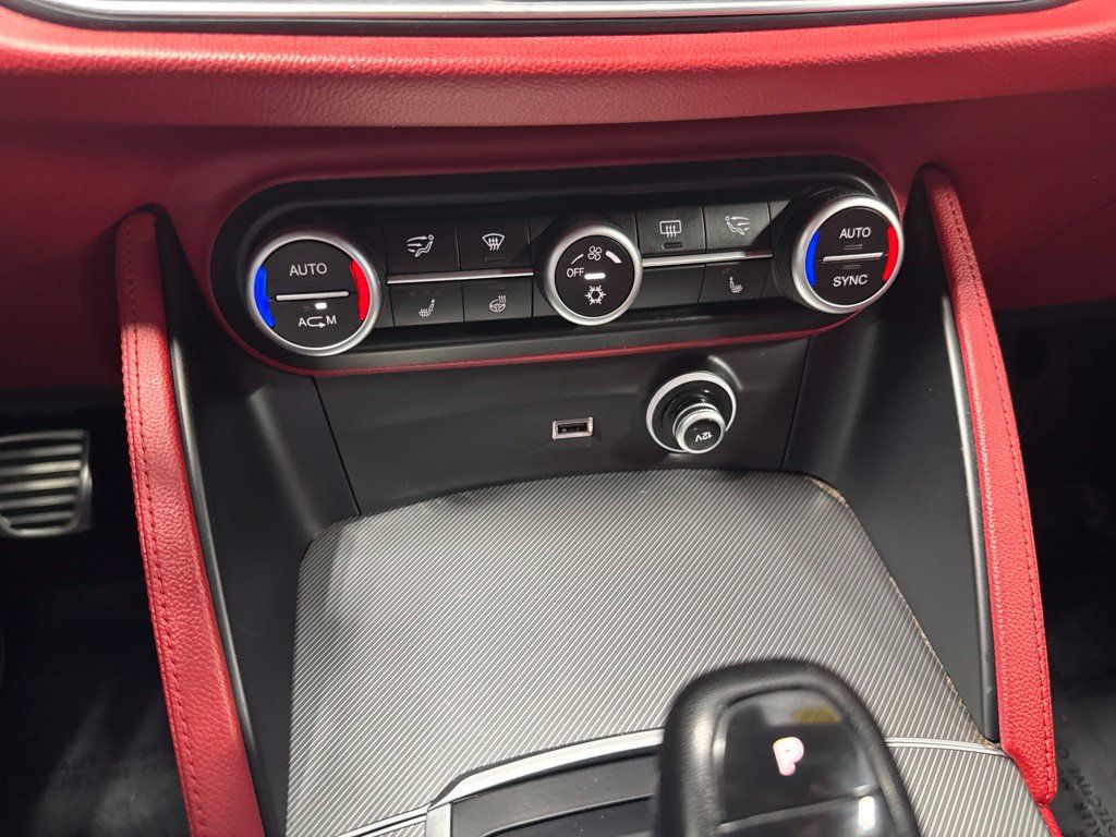 Used 2018 Alfa Romeo Stelvio Ti Sport AWD/4WD image 27