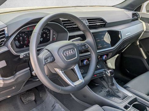 Certified 2025 Audi Q3 2.0T Premium w/ Convenience Package AWD/4WD image 9