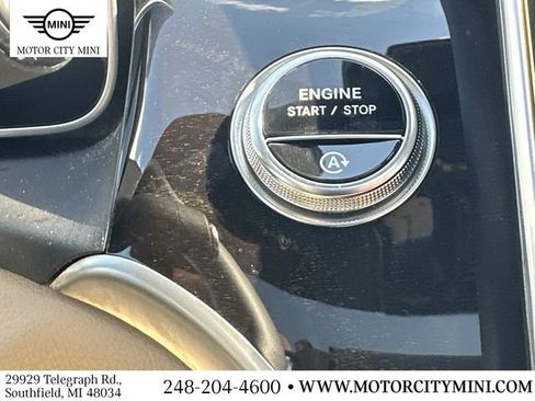 Used 2025 Mercedes-Benz GLC 300 4MATIC image 31