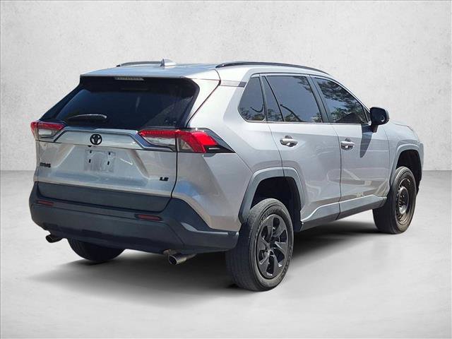 Used 2020 Toyota RAV4 LE FWD image 5
