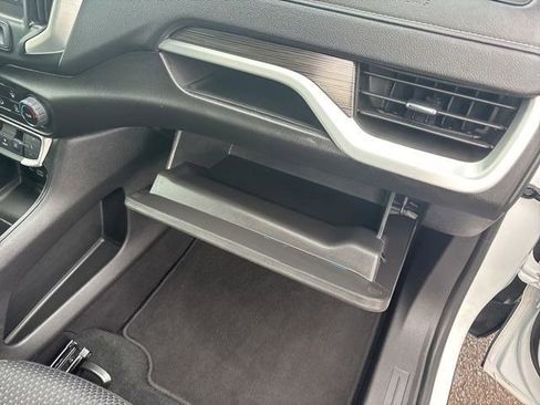 Used 2024 GMC Terrain SLE image 42