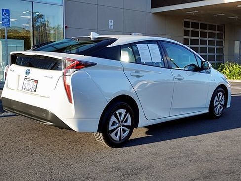 Used 2016 Toyota Prius Four FWD image 4