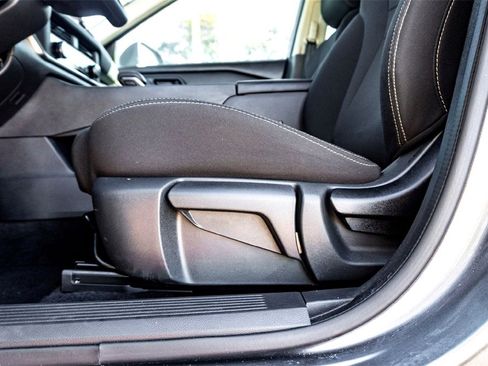 Used 2025 Nissan Rogue S image 12