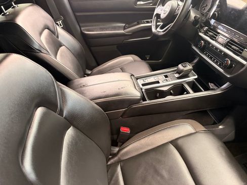 Used 2022 Nissan Pathfinder SL w/ SL Premium Package FWD image 12