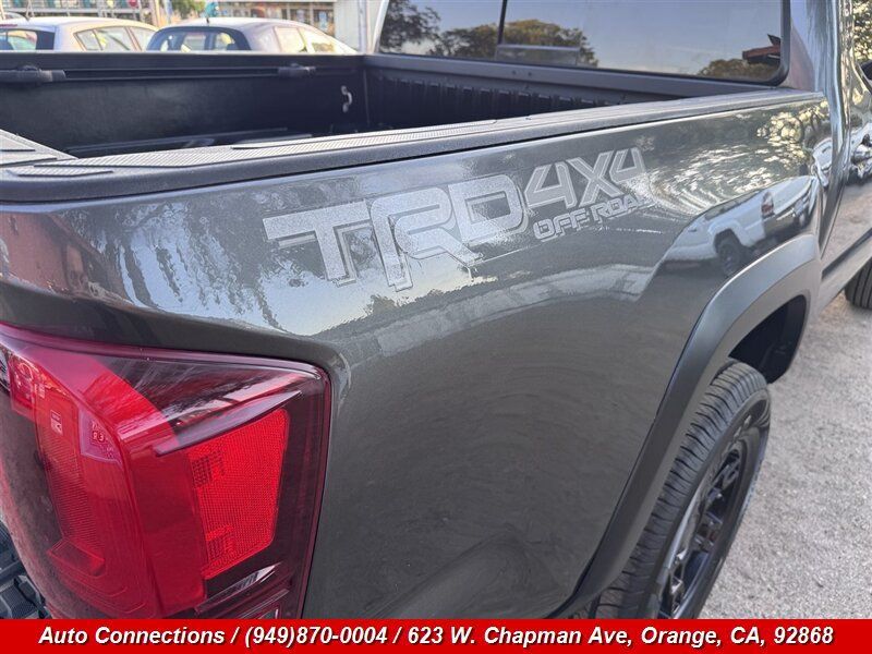 Used 2018 Toyota Tacoma TRD Off-Road w/ Technology Package AWD/4WD image 26