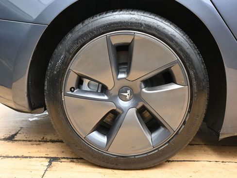 Used 2023 Tesla Model 3 Standard Range image 14