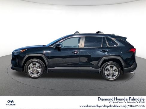 Used 2022 Toyota RAV4 XLE w/ Convenience Package FWD image 4