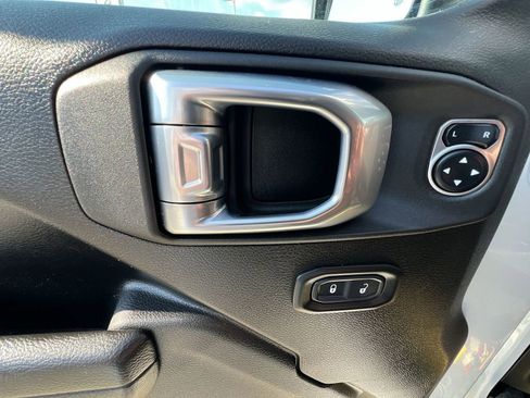 Used 2023 Jeep Gladiator Rubicon w/ Cold Weather Group image 34