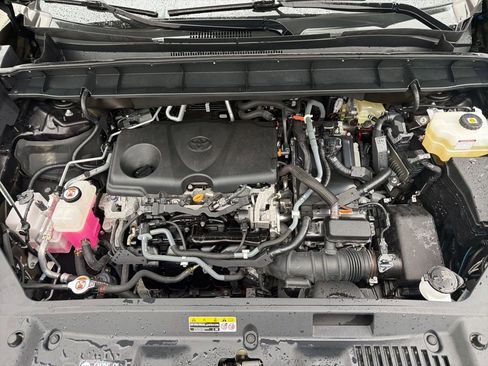 Used 2021 Toyota Highlander LE image 11