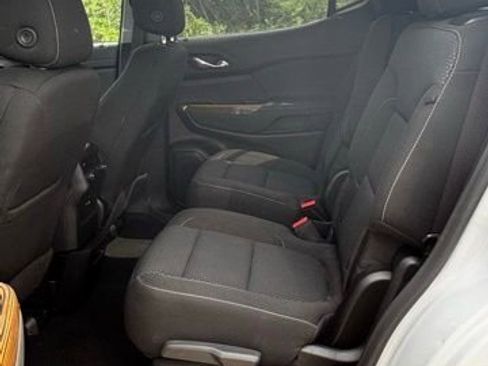 Used 2022 GMC Acadia SLE FWD image 11
