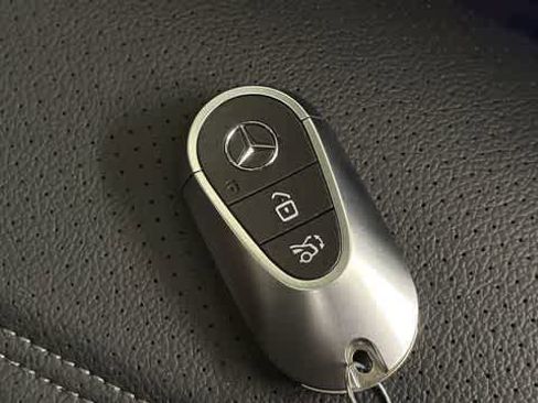 Used 2024 Mercedes-Benz GLC 300 4MATIC image 35