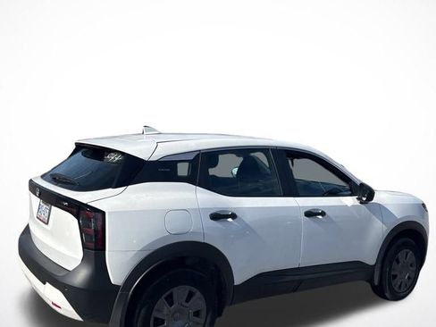 Used 2025 Nissan Kicks S w/ Charging Package image 11