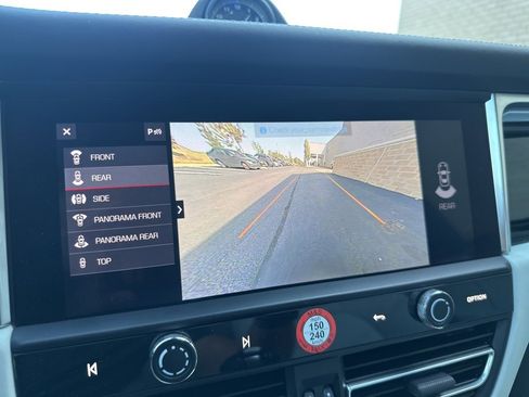 Used 2023 Porsche Macan image 12