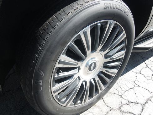 Used 2022 Cadillac Escalade Premium Luxury image 10