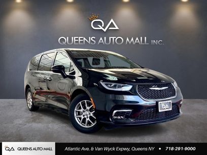 Used 2024 Chrysler Pacifica Touring-L