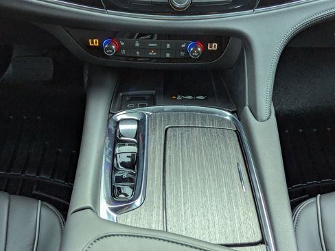 Used 2024 Buick Enclave Avenir w/ Avenir Technology Package image 19