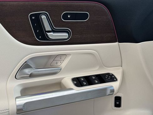 Certified 2023 Mercedes-Benz EQB 300 4MATIC image 11