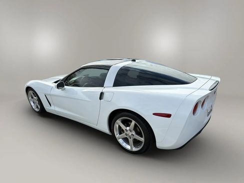 Used 2005 Chevrolet Corvette Coupe w/ Preferred Equipment Group RWD image 2