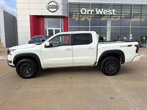 Used 2026 Nissan Frontier PRO-4X AWD/4WD image 2