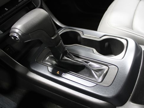 Used 2018 GMC Canyon 2WD Crew Cab w/ Convenience Package image 15