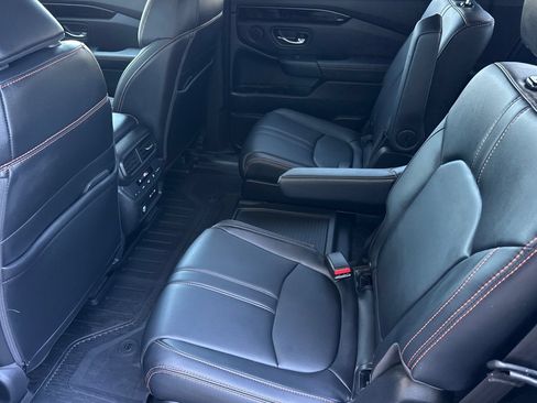 Used 2024 Honda Pilot TrailSport image 12
