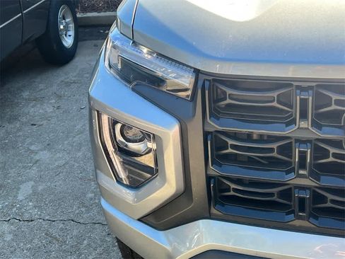 Used 2024 GMC Canyon Elevation w/ Elevation Premium Package image 9