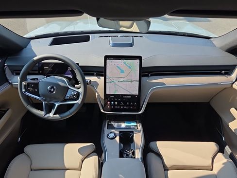 New 2025 Volvo EX90 Plus image 5