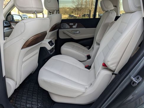 Used 2024 Mercedes-Benz GLS 450 4MATIC image 19