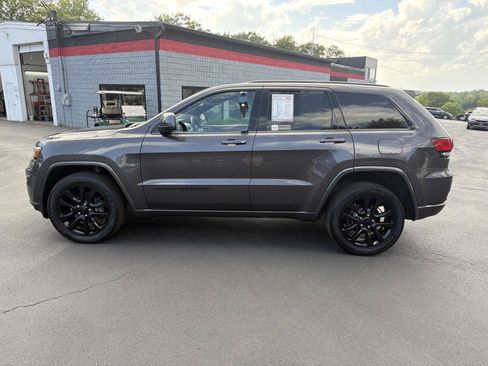 Used 2019 Jeep Grand Cherokee Altitude AWD/4WD image 2