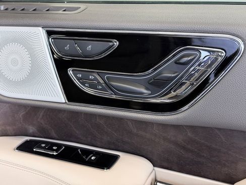 Used 2023 Lincoln Navigator Reserve AWD/4WD image 27