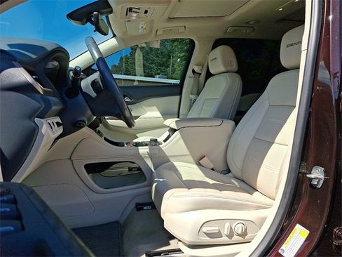 Used 2021 GMC Acadia Denali w/ Denali Technology Package image 13