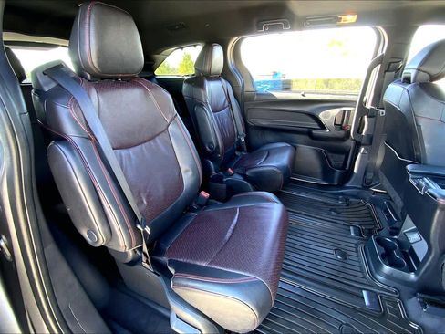 Used 2025 Toyota Sienna XSE image 19