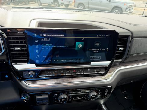 Used 2025 Chevrolet Silverado 1500 LTZ image 10