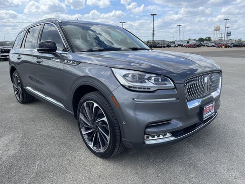Used 2024 Lincoln Aviator Reserve w/ Equipment Group 201A AWD/4WD image 2