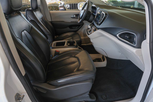 Used 2022 Chrysler Pacifica Touring-L FWD image 35