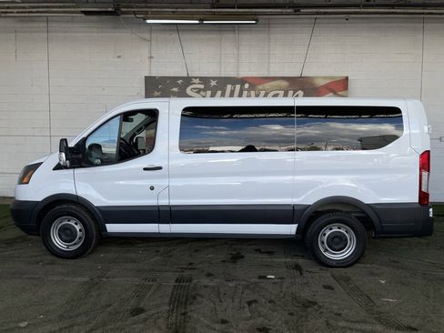 Used 2017 Ford Transit 150 XL image 3