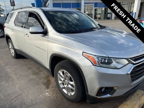 Used 2021 Chevrolet Traverse LT FWD image 1