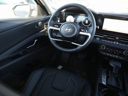 Used 2025 Hyundai Elantra Limited FWD image 30