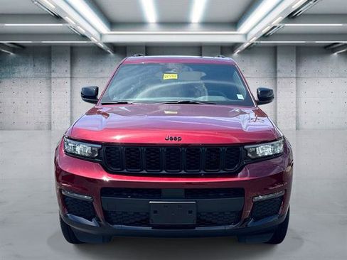Used 2025 Jeep Grand Cherokee L Limited w/ Black Appearance Package AWD/4WD image 2