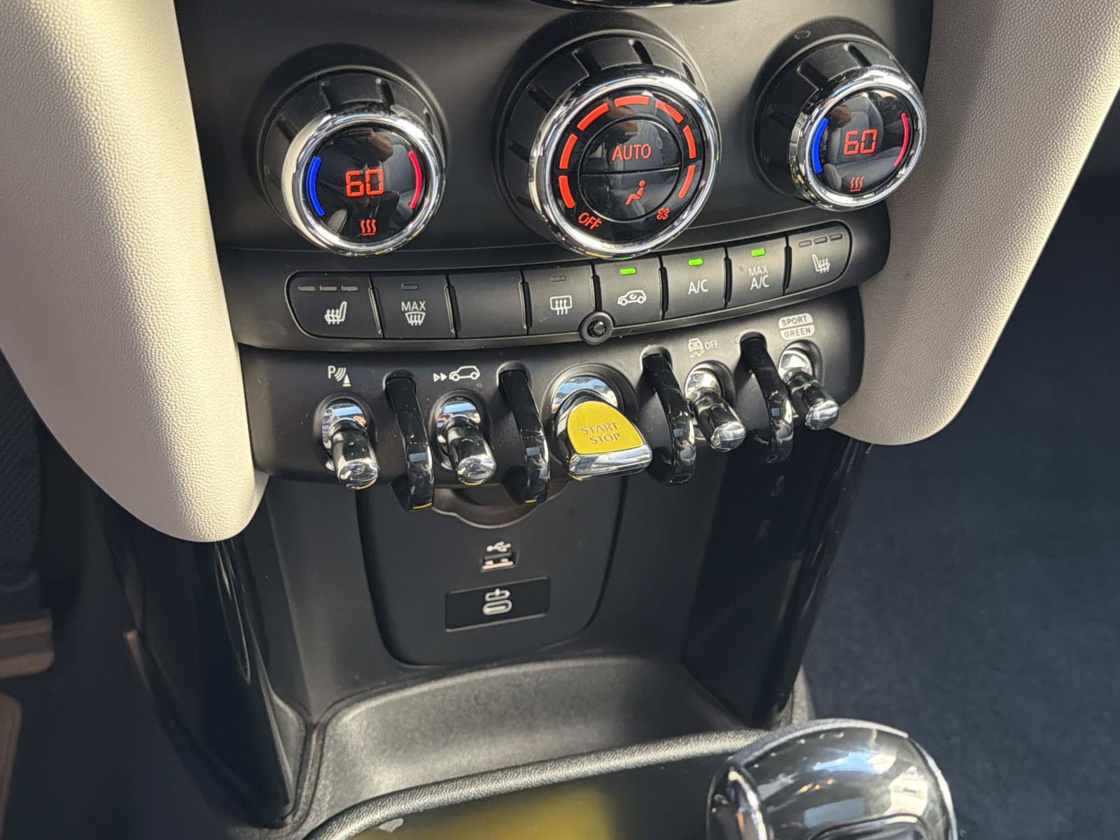 Used 2024 MINI Cooper SE FWD image 21