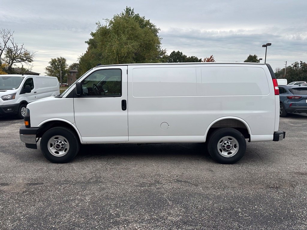 Used 2025 GMC Savana 2500 w/ Driver Convenience Package RWD image 2