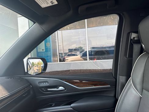 Used 2023 Cadillac Escalade Premium Luxury AWD/4WD image 34