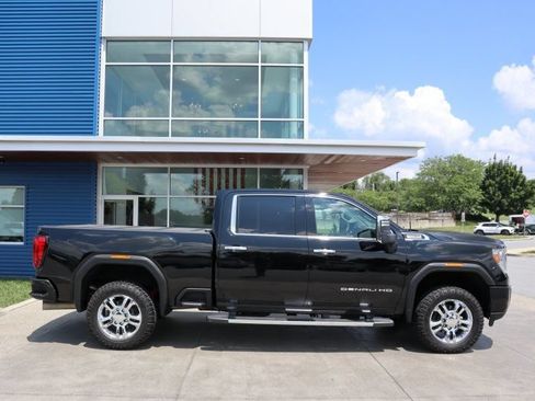 Used 2022 GMC Sierra 2500 Denali AWD/4WD image 2