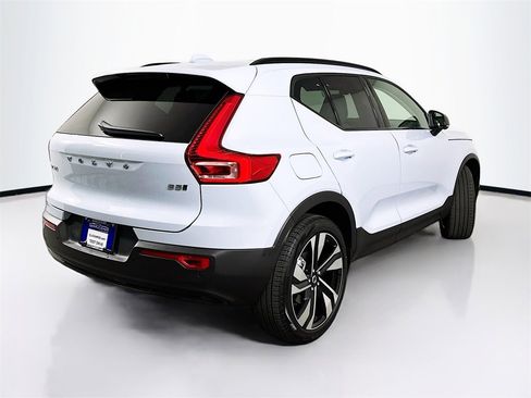 Used 2025 Volvo XC40 B5 Plus w/ Protection Package Premier image 7